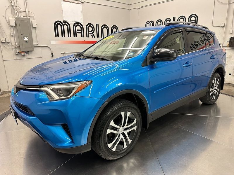 2018 Toyota RAV4 LEImage 10