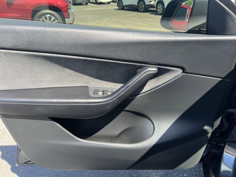 2021 Tesla Model Y Long RangeImage 5