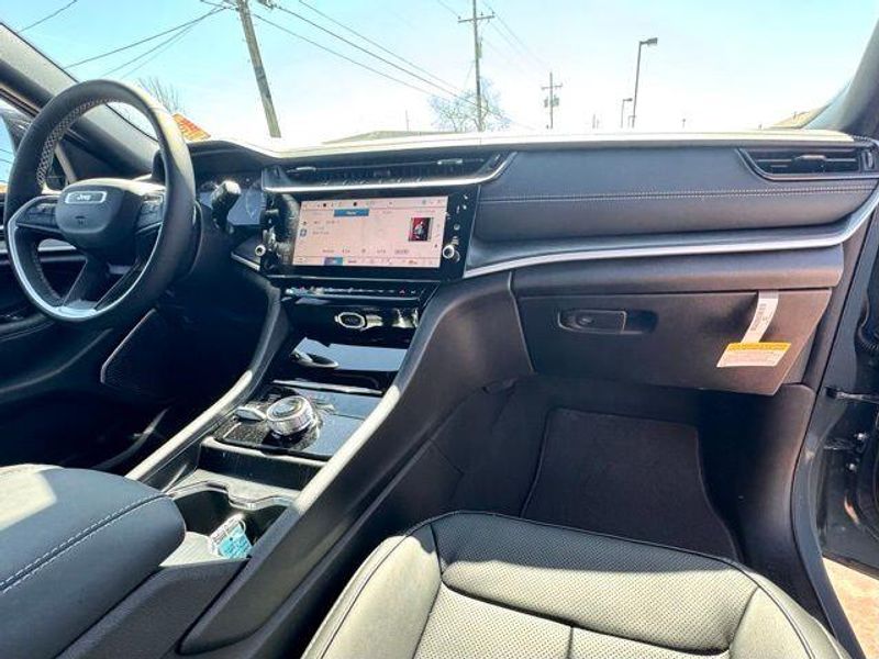 New 2026 Jeep Grand Cherokee L Limited Reserve 4x4Image 13