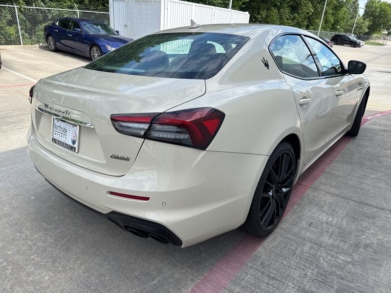 2022 Maserati Ghibli ModenaImage 4