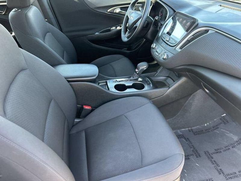 Used 2025 Chevrolet Malibu RSImage 12