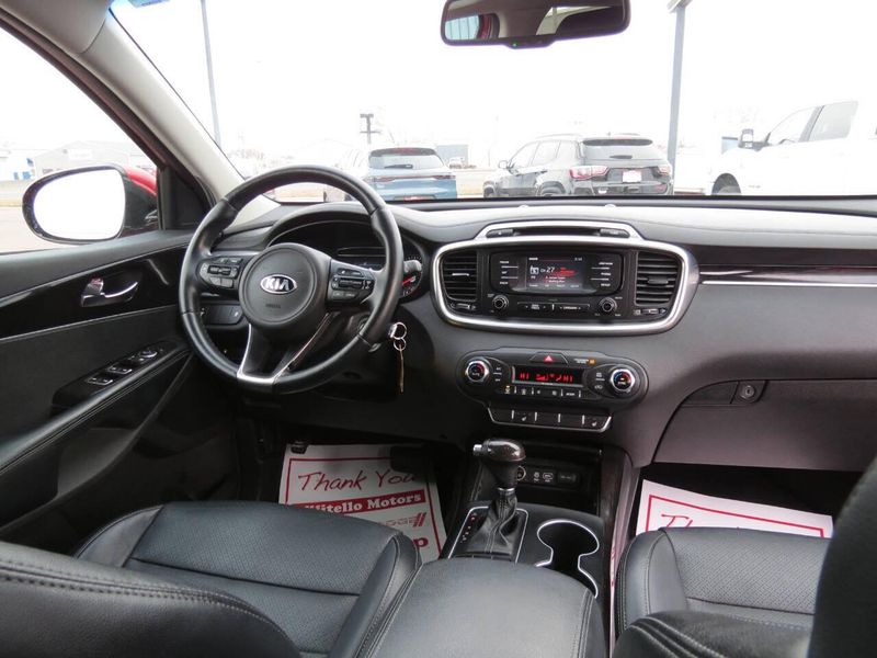 Used 2016 Kia Sorento EX V6 AWD 4dr SUVImage 9