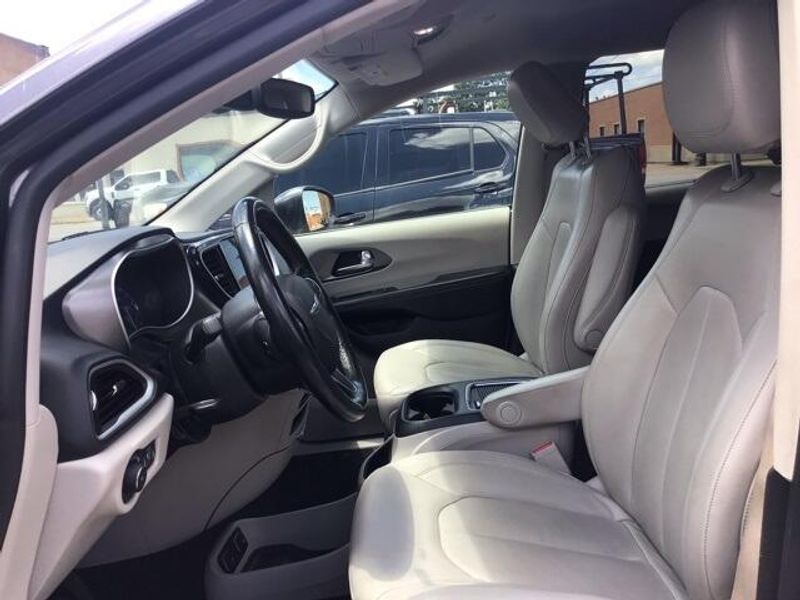 2021 Chrysler Pacifica Touring LImage 14