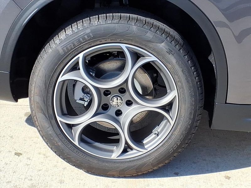 New 2026 Alfa Romeo Stelvio AwdImage 6