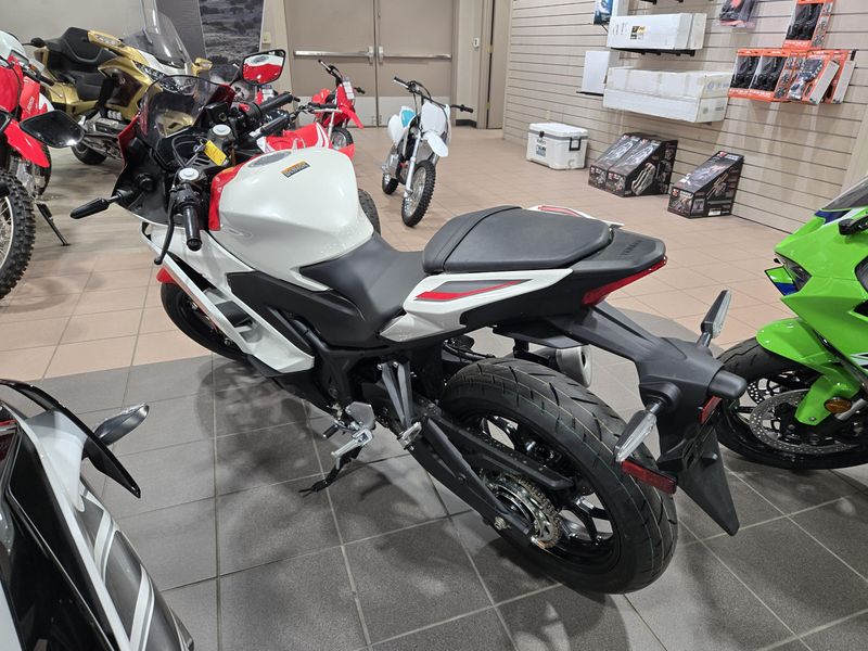 USED 2026 YAMAHA YZF-R3 ABS 70TH ANNIVERSARY EDITION Image 6