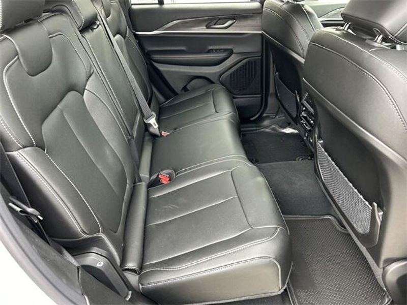 New 2024 Jeep Grand Cherokee Limited 4x4Image 14