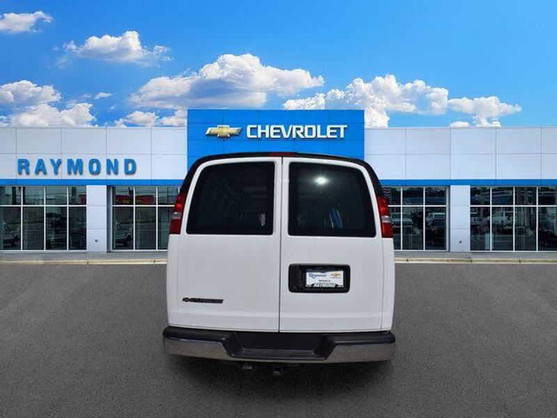 New 2025 Chevrolet Express 3500 Work VanImage 5