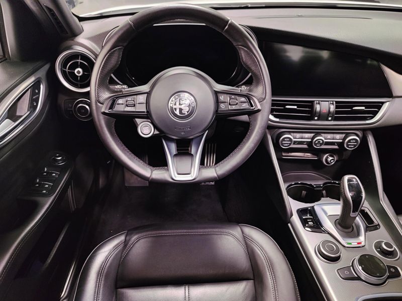 Used 2024 Alfa Romeo Giulia Ti AWD w/Sunroof/NavImage 19