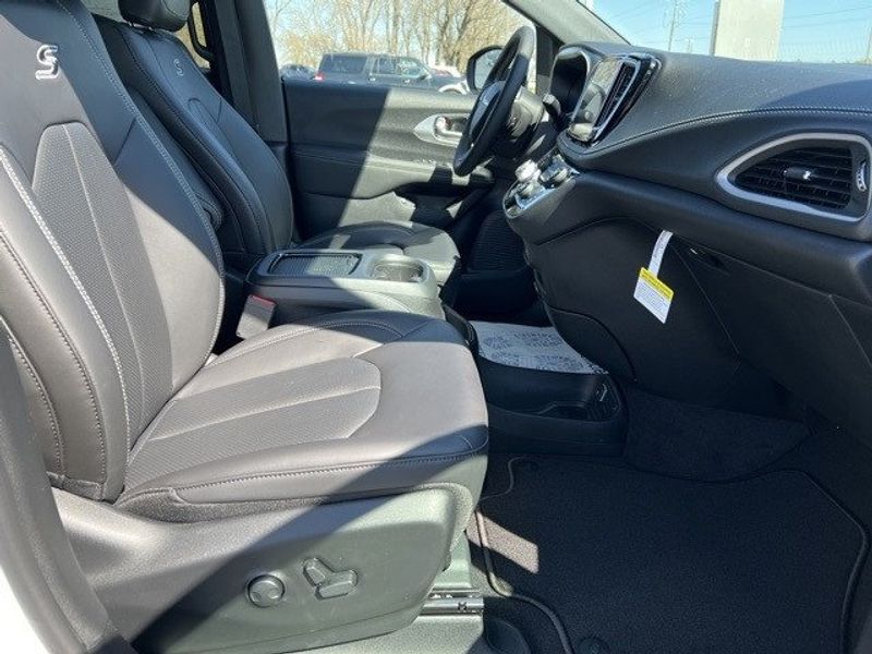 2023 Chrysler Pacifica Plug-in Hybrid Touring L in a Silver Mist Clear Coat exterior color and Blackinterior. Lakeshore CDJR Seaford 302-213-6058 lakeshorecdjr.com 