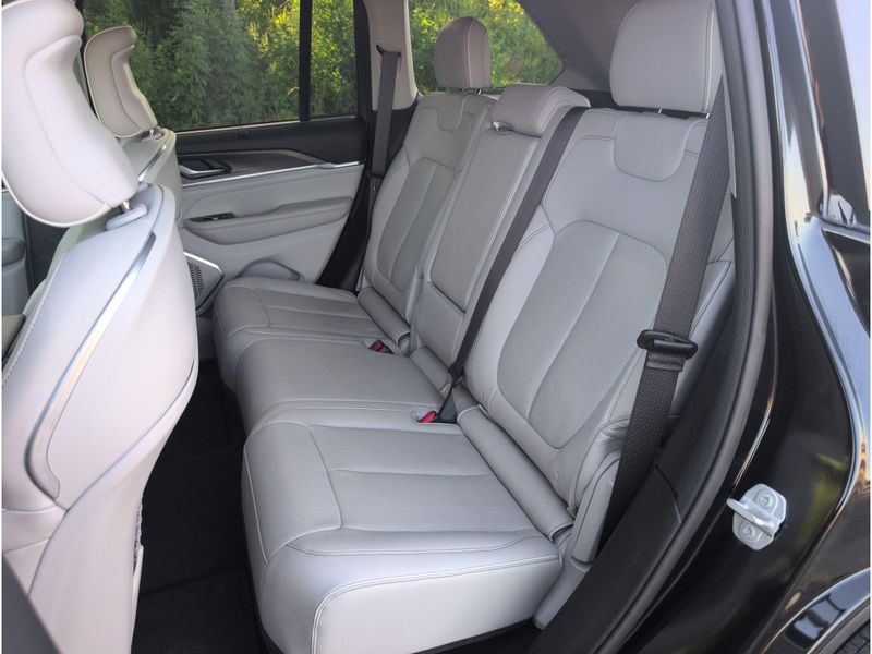 Used 2023 Jeep Grand Cherokee OverlandImage 30