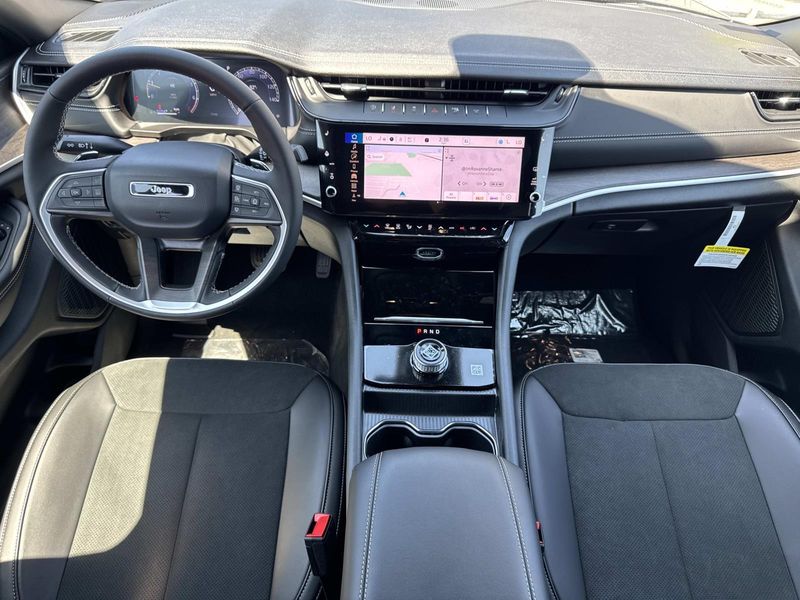 New 2026 Jeep Grand Cherokee L Laredo Altitude 4x2