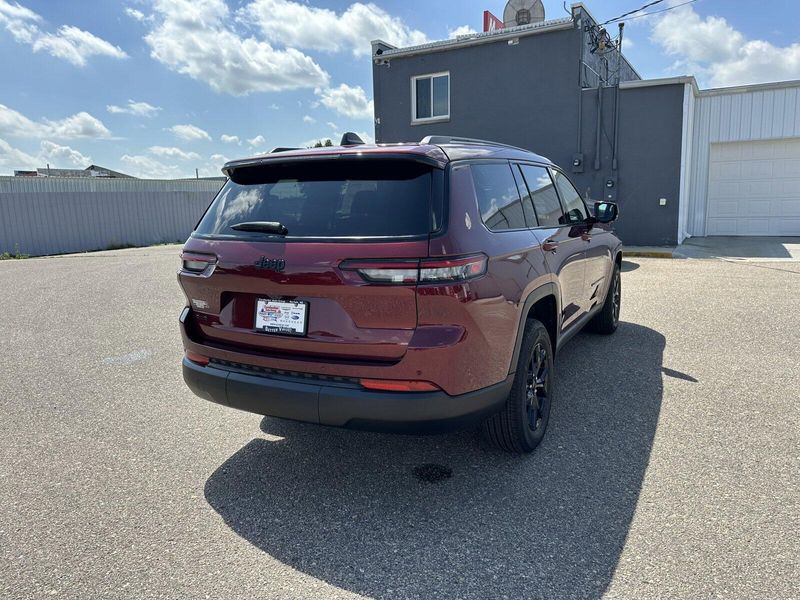 2024 Jeep Grand Cherokee L Altitude X 4x4Image 8