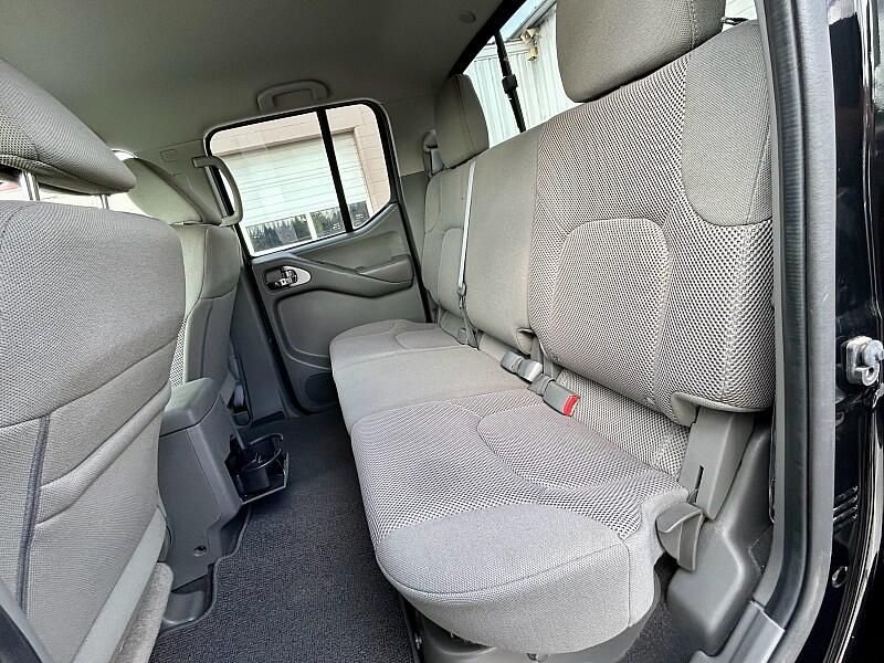 2021 Nissan Frontier Crew Cab photo 25