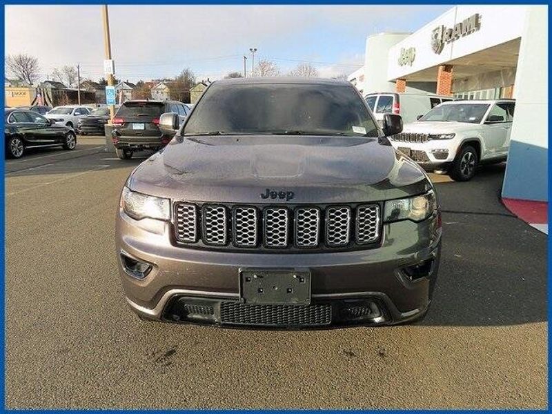 2017 Jeep Grand Cherokee AltitudeImage 3