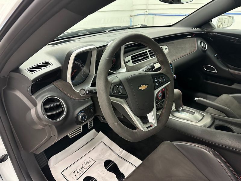2015 Chevrolet Camaro ZL1Image 21