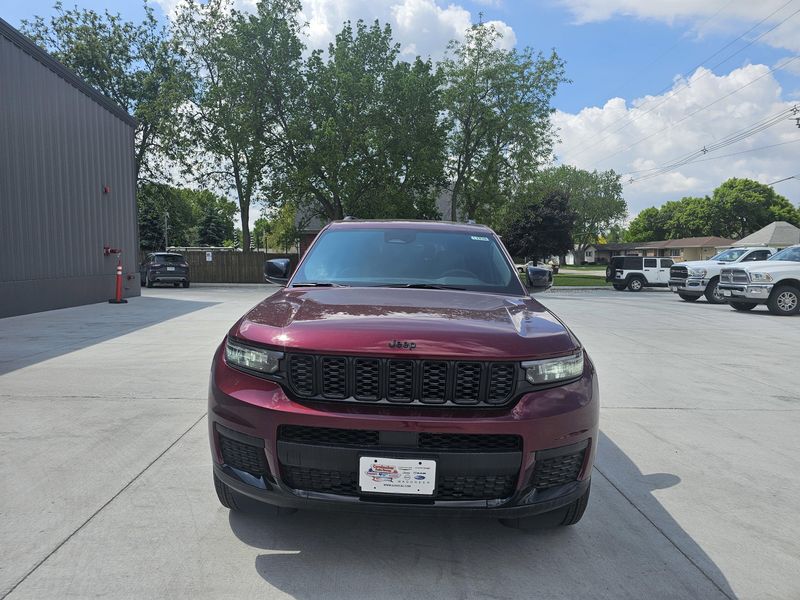 2025 Jeep Grand Cherokee L Altitude XImage 3