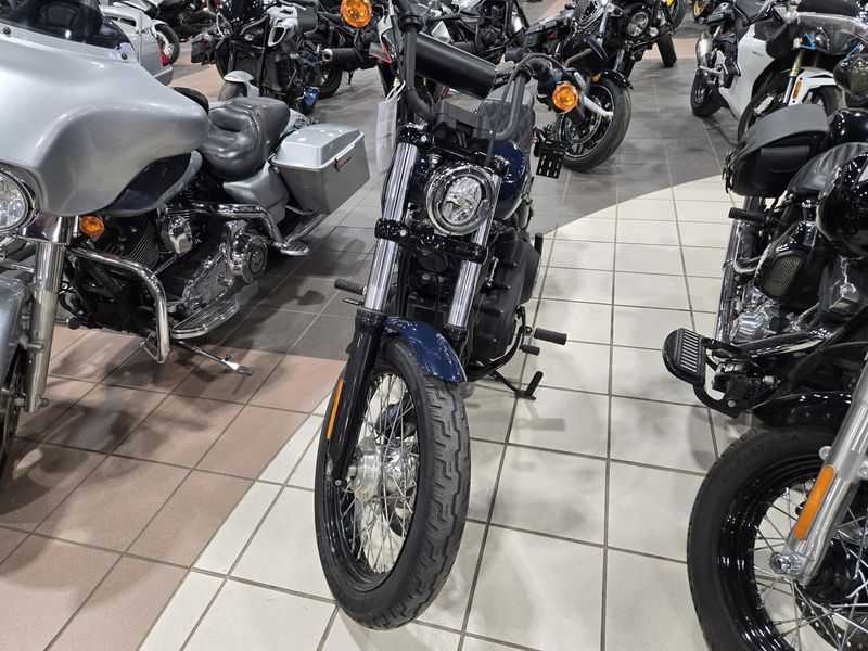 USED 2019 HARLEY SOFTAIL STREET BOB Image 9