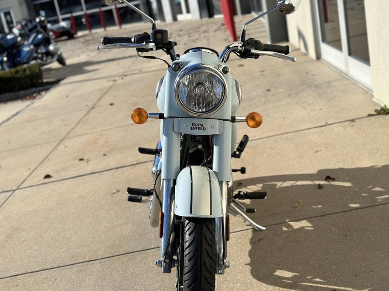 2024 Royal Enfield CLASSIC 350Image 4