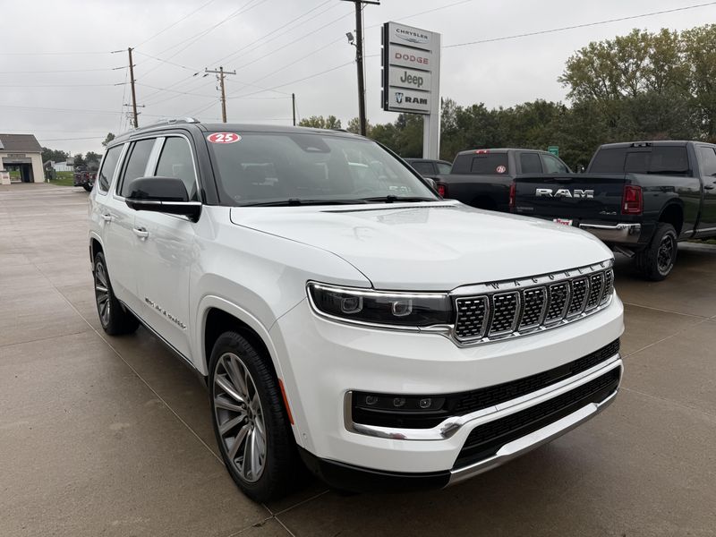 2025 Jeep Grand Wagoneer Image 40