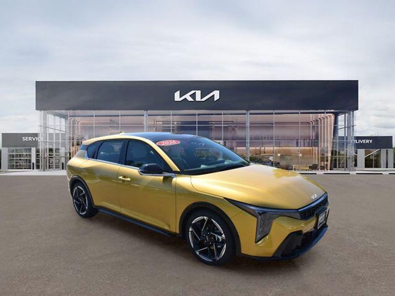 New 2026 Kia K4 GT-LineImage 1