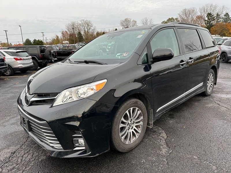 2020 Toyota Sienna XLEImage 9