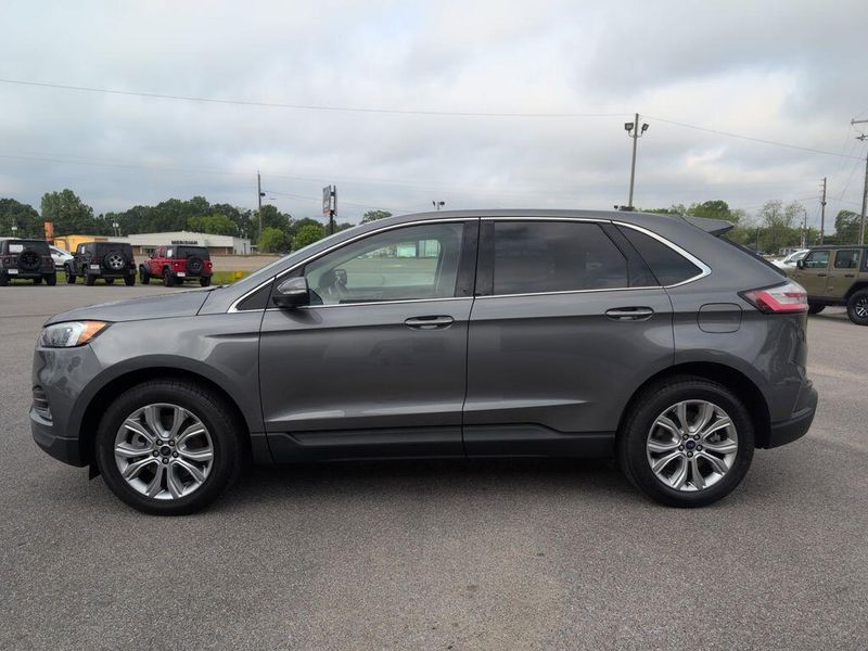 2022 Ford Edge TitaniumImage 4