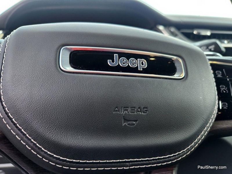 New 2025 Jeep Grand Cherokee Overland 4x4Image 40