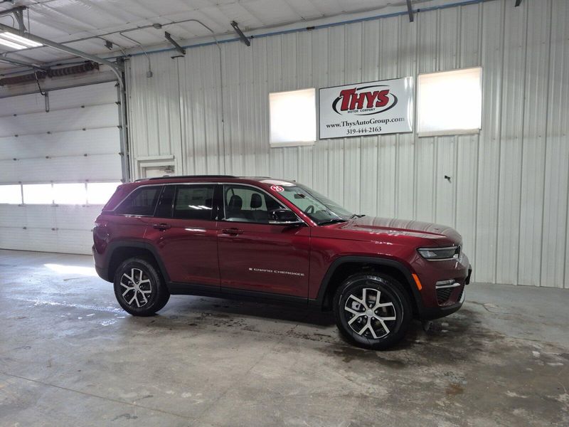 2025 Jeep Grand Cherokee Limited 4x4Image 2