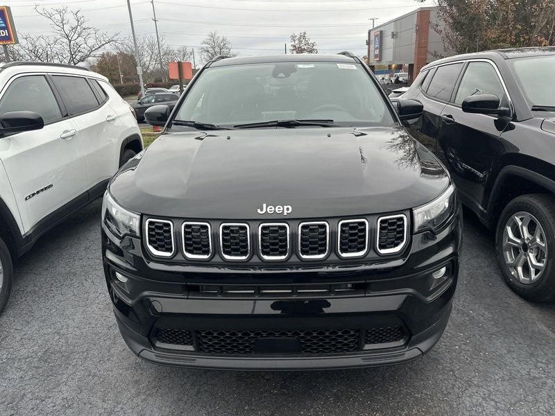 2025 Jeep Compass Latitude 4x4Image 2