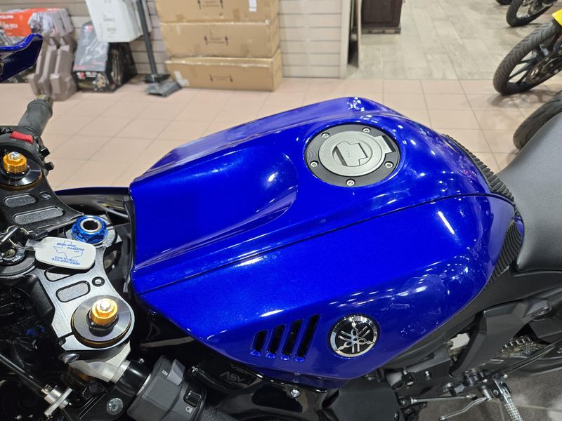 USED 2025 YAMAHA YZF R7 Image 13