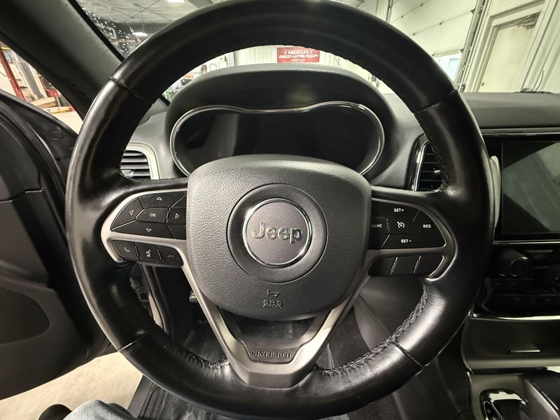 Used 2021 Jeep Grand Cherokee Laredo XImage 25