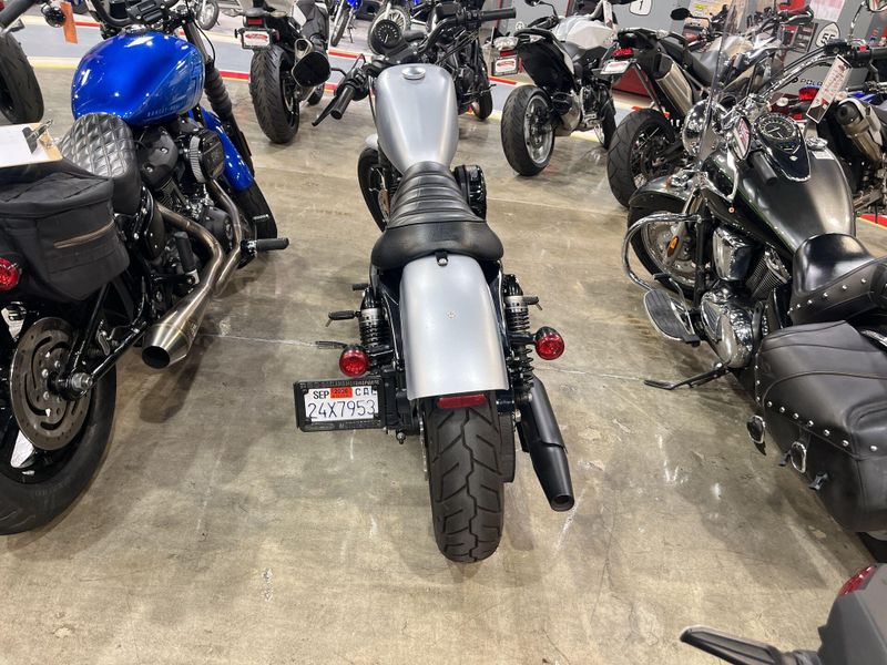 Used 2020 Harley-Davidson SPORTSTER IRON 883 Image 3