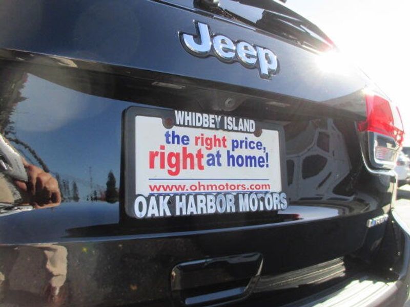 Used 2017 Jeep Grand Cherokee LaredoImage 11