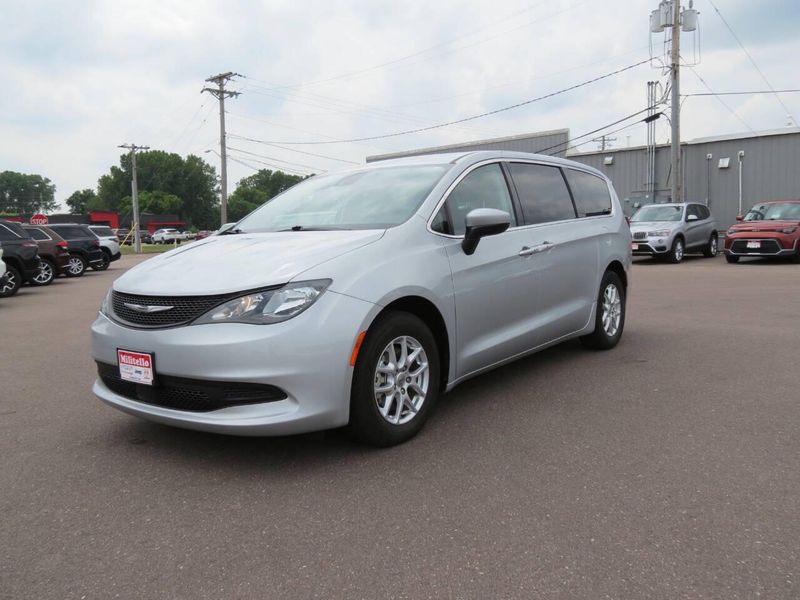 2023 Chrysler Voyager LX 4dr Mini VanImage 6