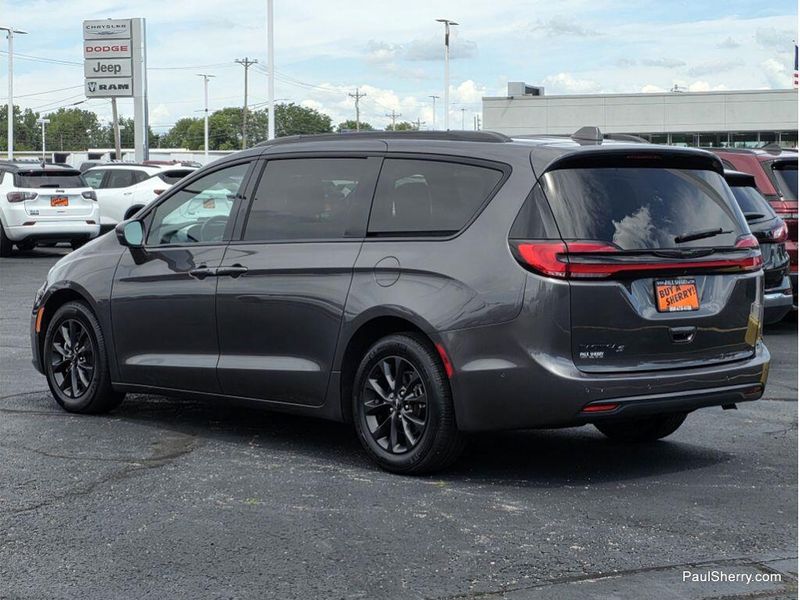 Used 2021 Chrysler Pacifica Touring L S