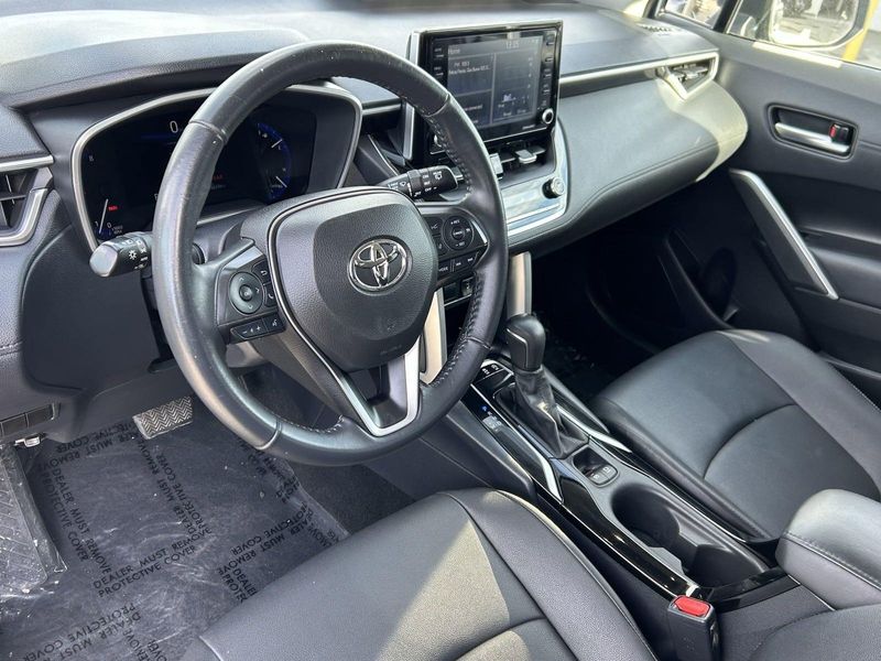 2022 Toyota Corolla Cross XLEImage 18