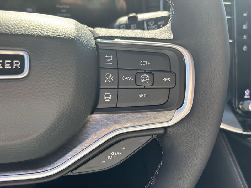 2026 Jeep Grand Wagoneer Limited Altitude 4x4Image 39