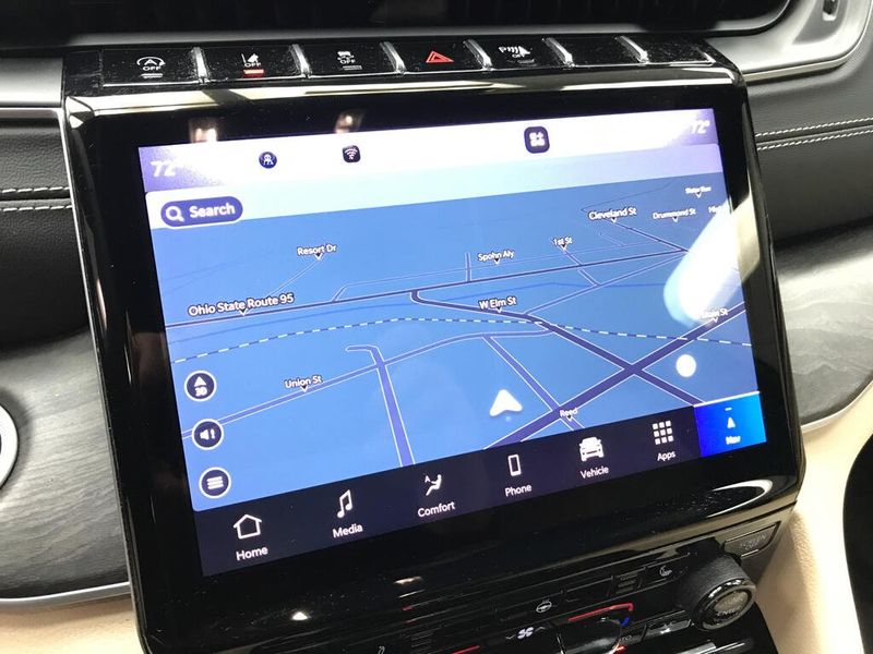 Used 2024 Jeep Grand Cherokee L LimitedImage 13