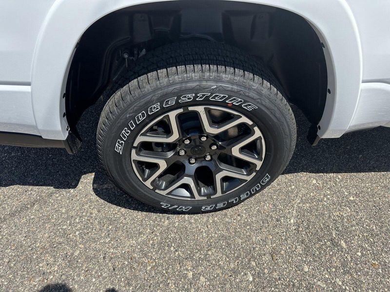 2025 RAM 1500 LaramieImage 10