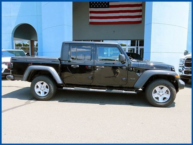 2020 Jeep Gladiator SportImage 2