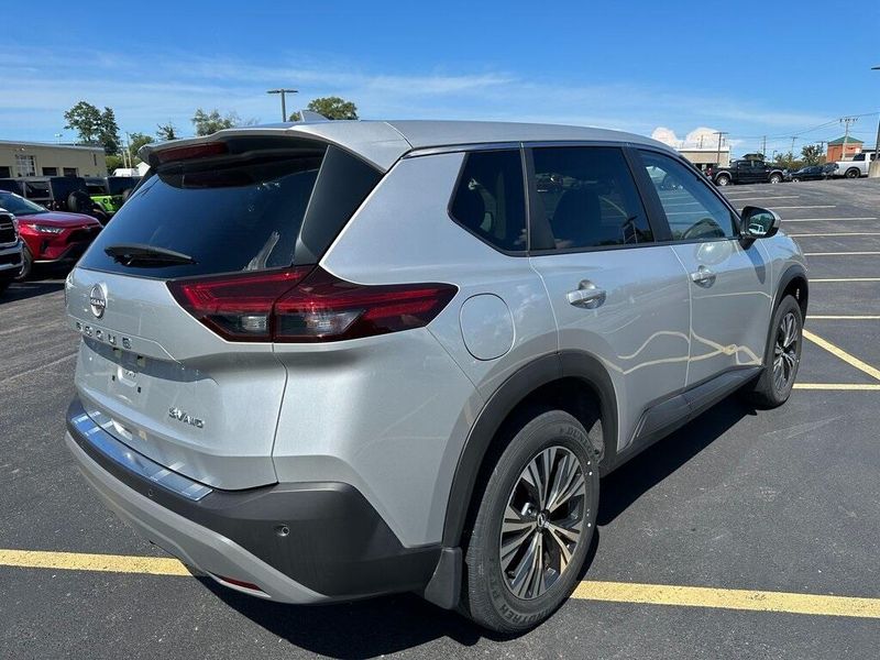 2023 Nissan Rogue SV photo 5