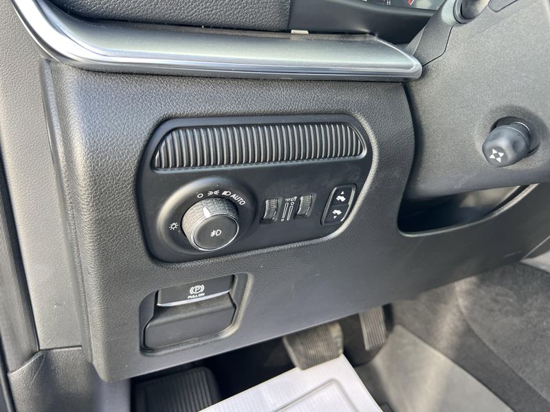 2024 Jeep Wagoneer L Series II CarbideImage 23
