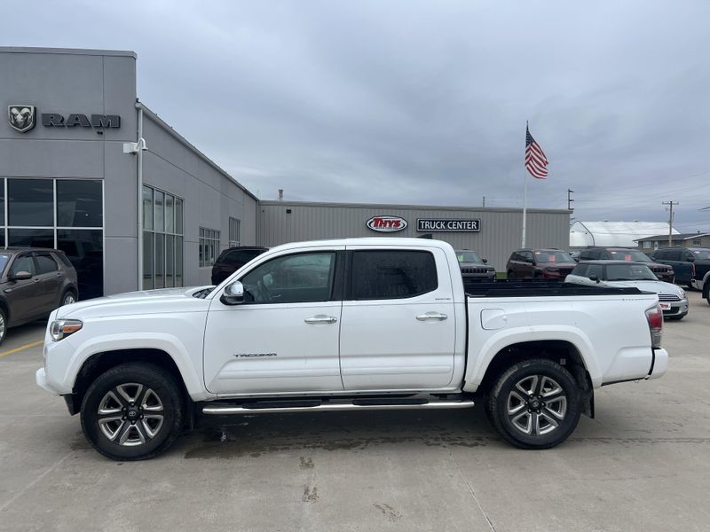 Used 2018 Toyota Tacoma LimitedImage 1
