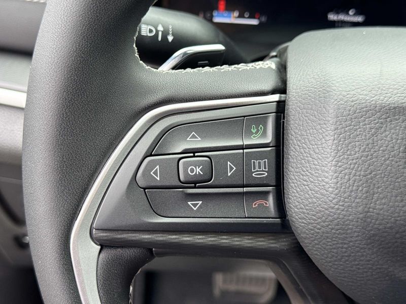 New 2026 Jeep Grand Cherokee L Laredo 4x2