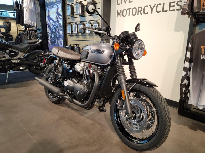 2025 Triumph BONNEVILLE T120 BLACK 