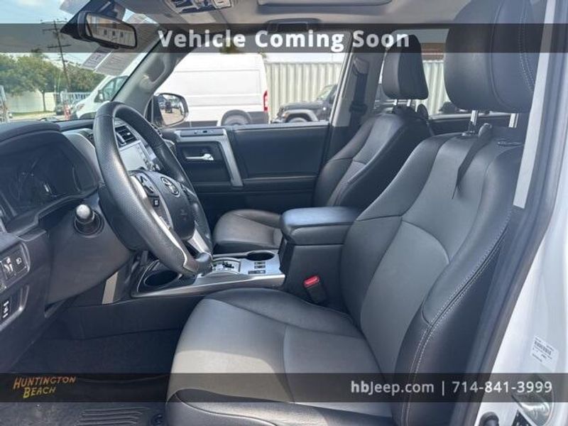 2020 Toyota 4Runner SR5 PremiumImage 9