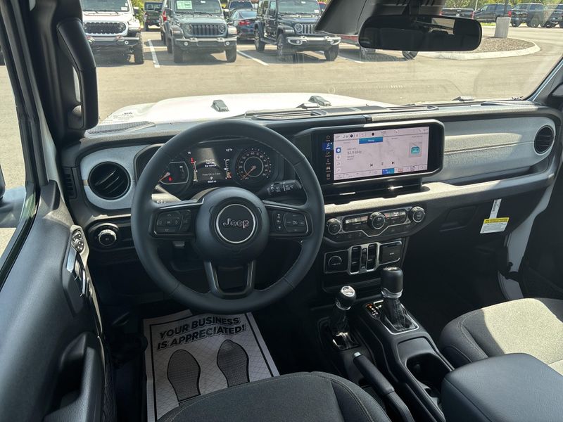 Used 2026 Jeep Wrangler Sport SImage 9