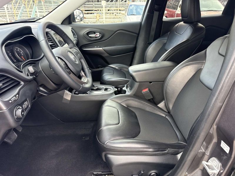 Used 2019 Jeep Cherokee Latitude Plus FWD