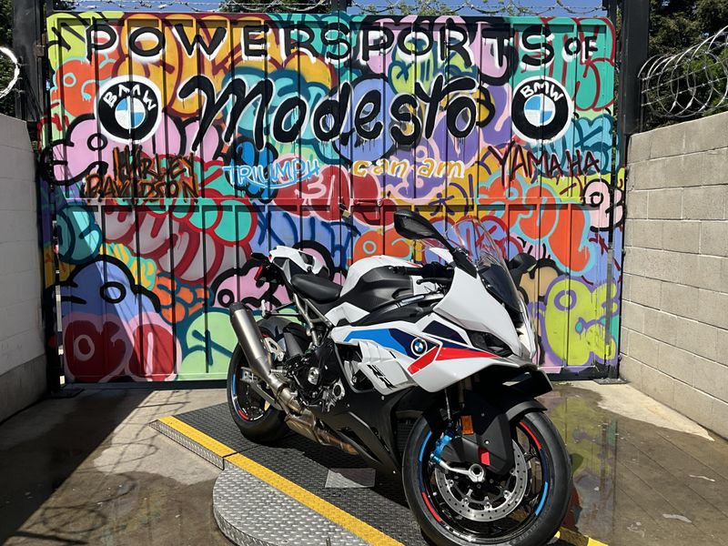 2025 BMW S 1000 RR Image 1