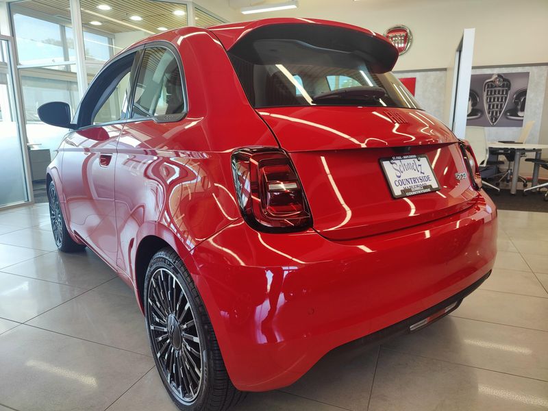 2024 Fiat 500e Red photo 7